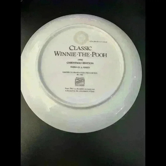 Winnie the Pooh Christmas Plate 1990 - Limited Edition Decorative Collectible - Picture 2 of 2